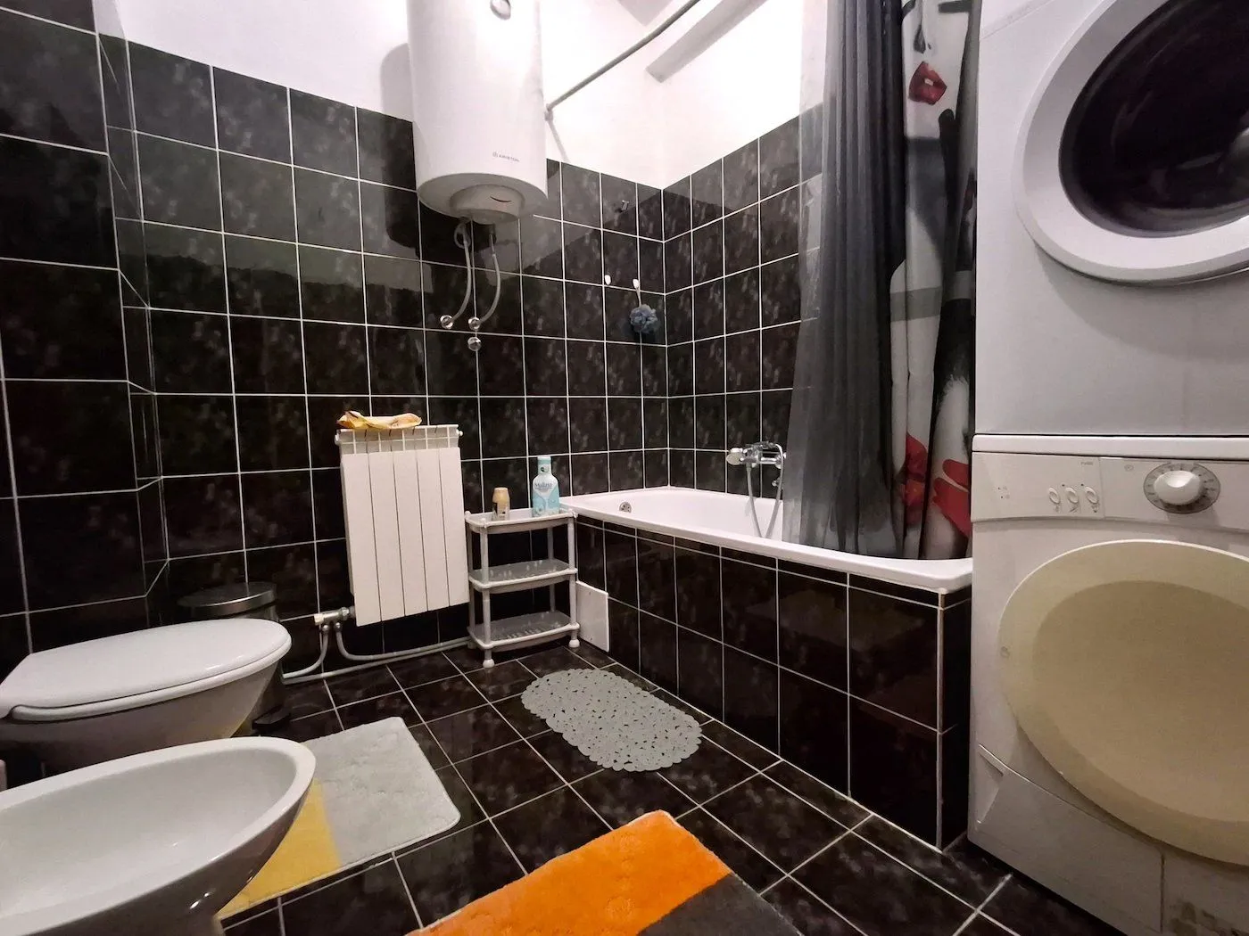 Izdavanje, kuća, 350m², Dahna, Podgorica