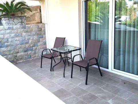 Izdavanje, stan, 55m², Tivat, Crna Gora - image 2