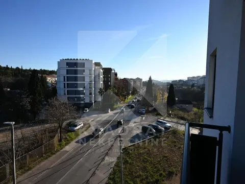 Izdavanje, trosoban stan, 117m², Zagorič, Podgorica - image 23