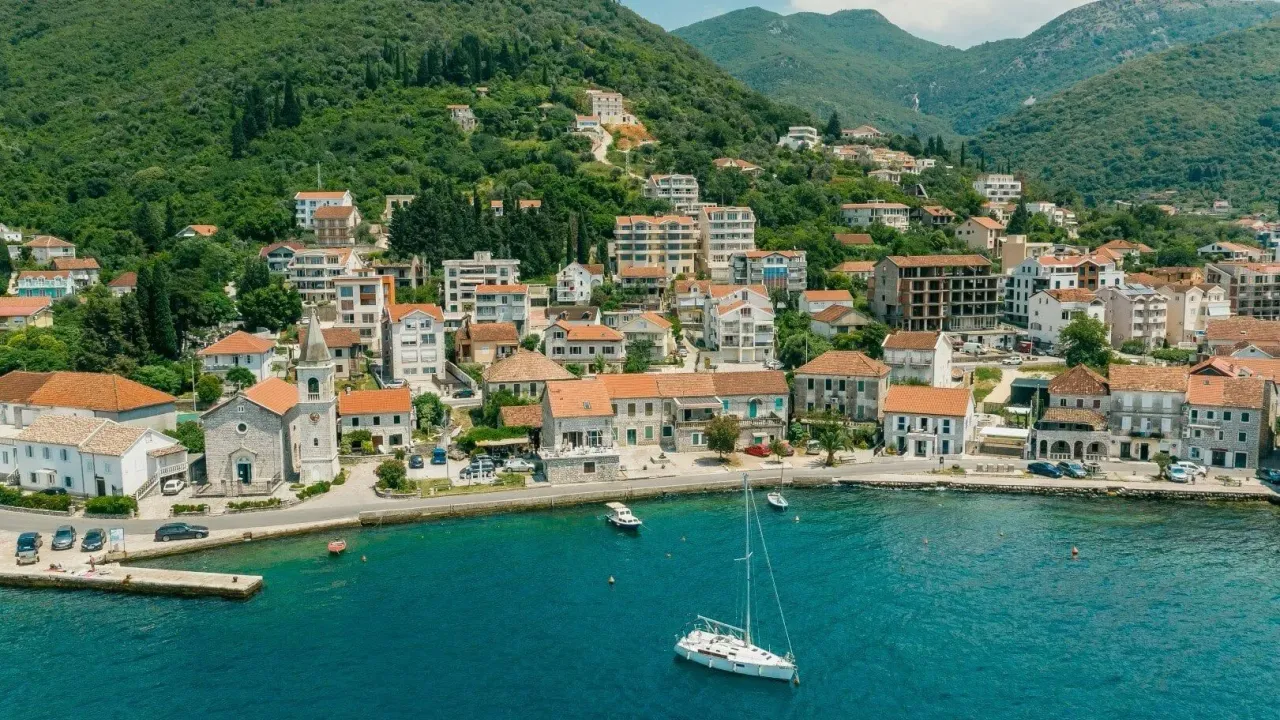 Rent, house, 170m², Donja Lastva, Tivat