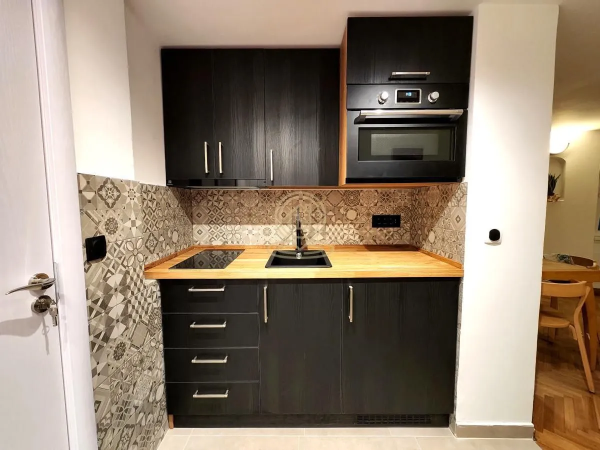 Izdavanje, dvosoban stan, 43m², Stari Grad, Beograd