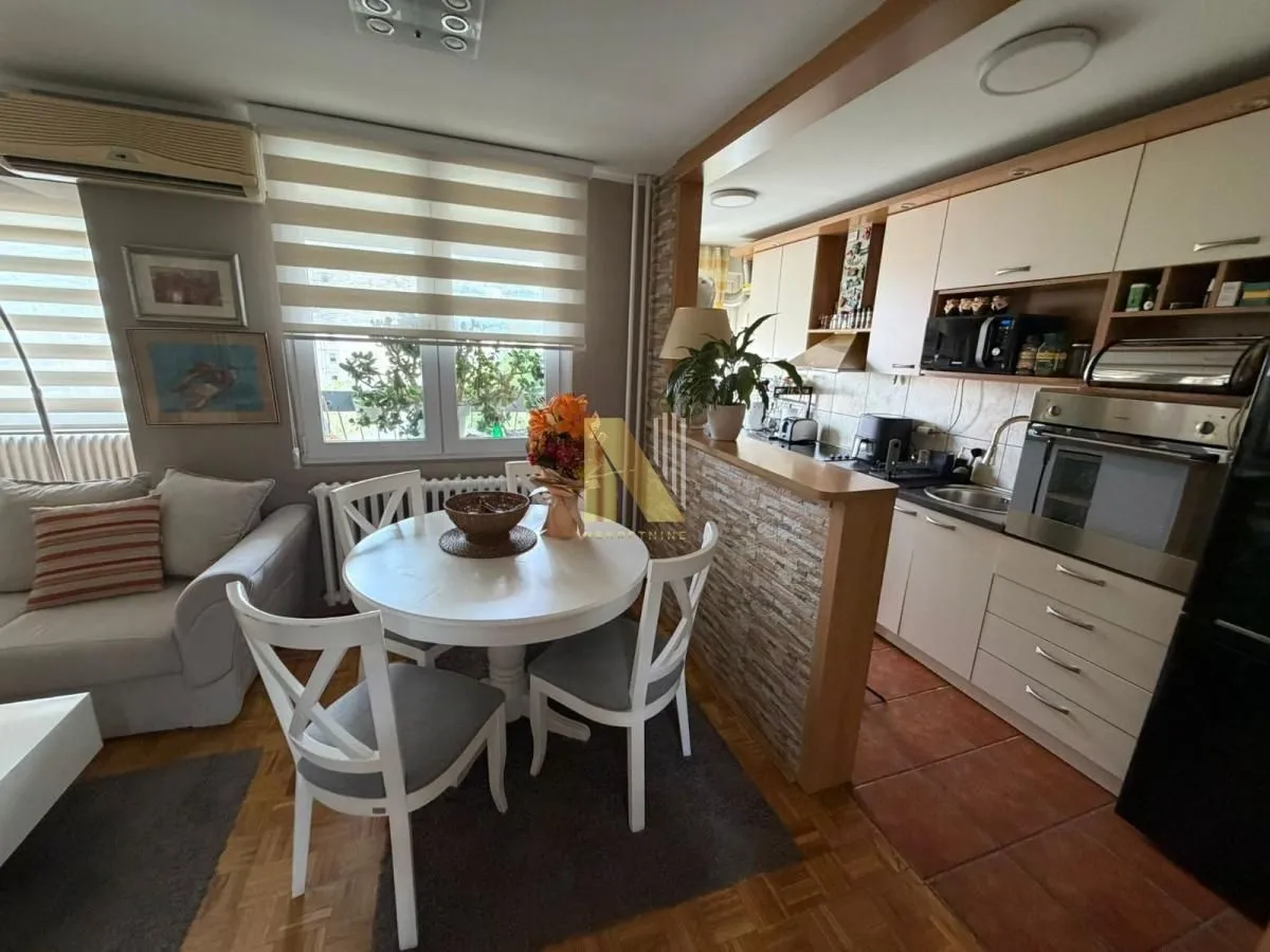 Prodaja, trosoban stan, 76m², Novo naselje, Novi Sad