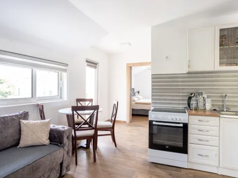 Izdavanje, jednosoban stan, 40m², Radanovići, Kotor - image 6