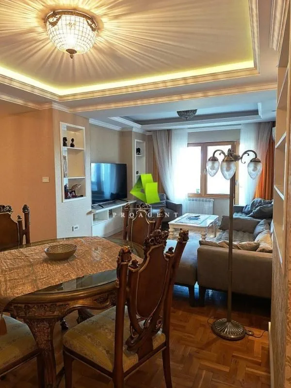 Prodaja, trosoban stan, 90m², Medijana, Niš