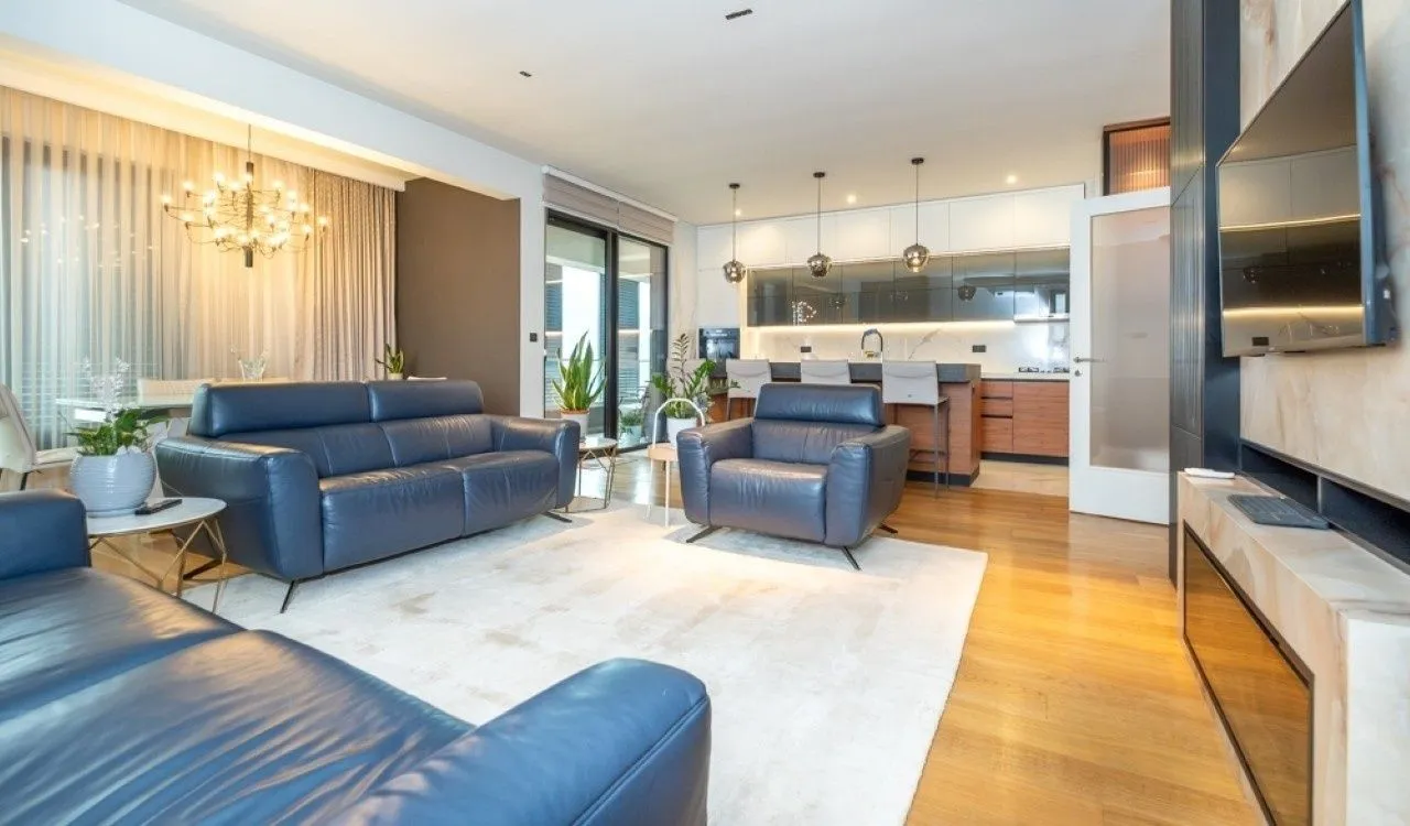 Izdavanje, trosoban stan, 142m², Podgorica, Crna Gora