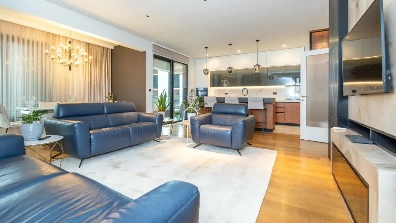 Izdavanje, trosoban stan, 142m², Podgorica, Crna Gora