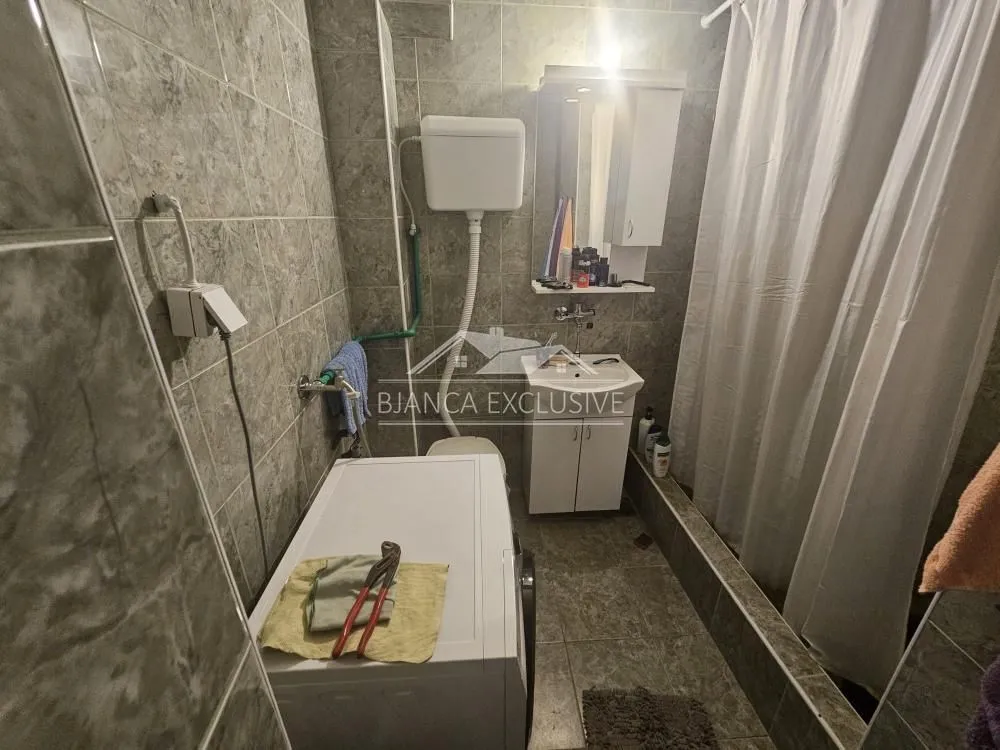 Prodaja, trosoban stan, 77m², Brace Jerković, Voždovac Sve Podlokacije