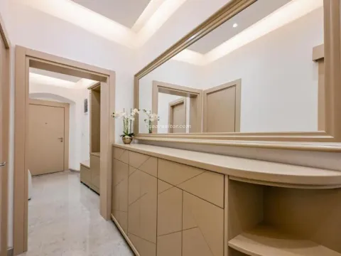 Prodaja, trosoban stan, 90m², Grad, Kotor - image 9