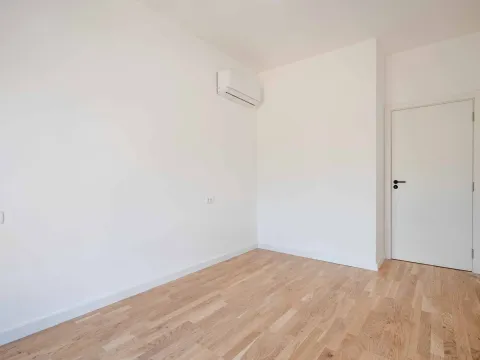 Prodaja, jednosoban stan, 65m², Centar, Bar - image 2
