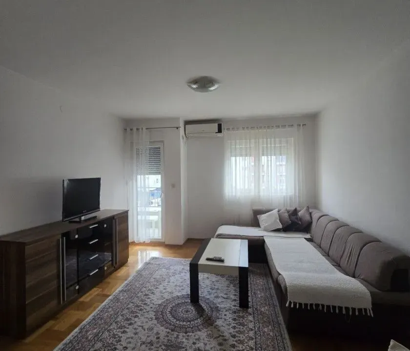 Izdavanje, jednosoban stan, 47m², Stari Aerodrom, Podgorica