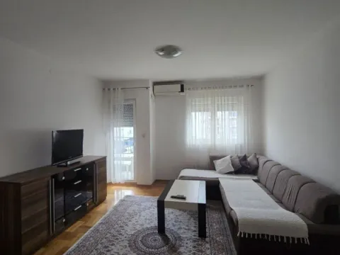 Izdavanje, jednosoban stan, 47m², Stari Aerodrom, Podgorica