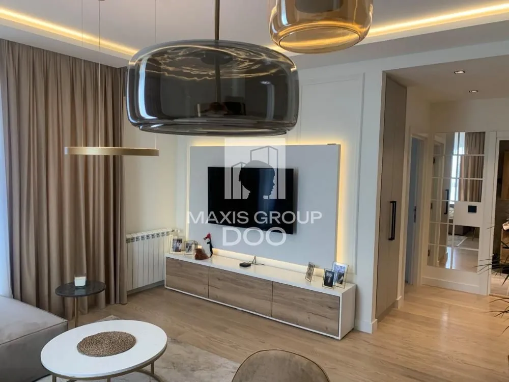 Izdavanje, dvosoban stan, 56m², Savski Venac, Beograd