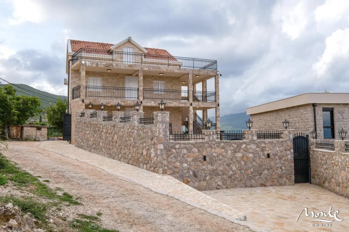 Prodaja, kuća, 204m², Herceg Novi, Crna Gora