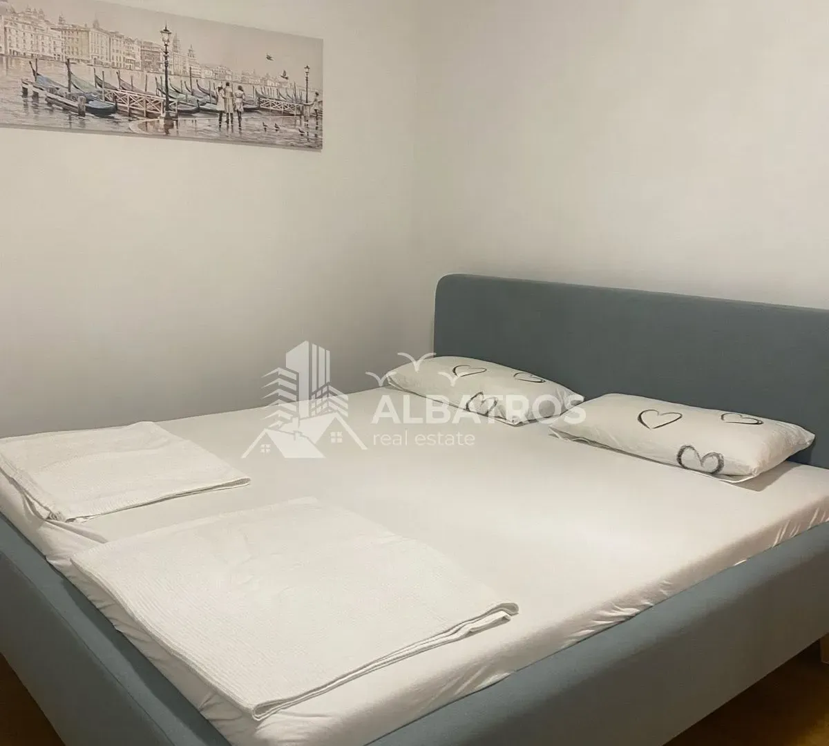 Izdavanje, dvosoban stan, 80m², Centar, Bar
