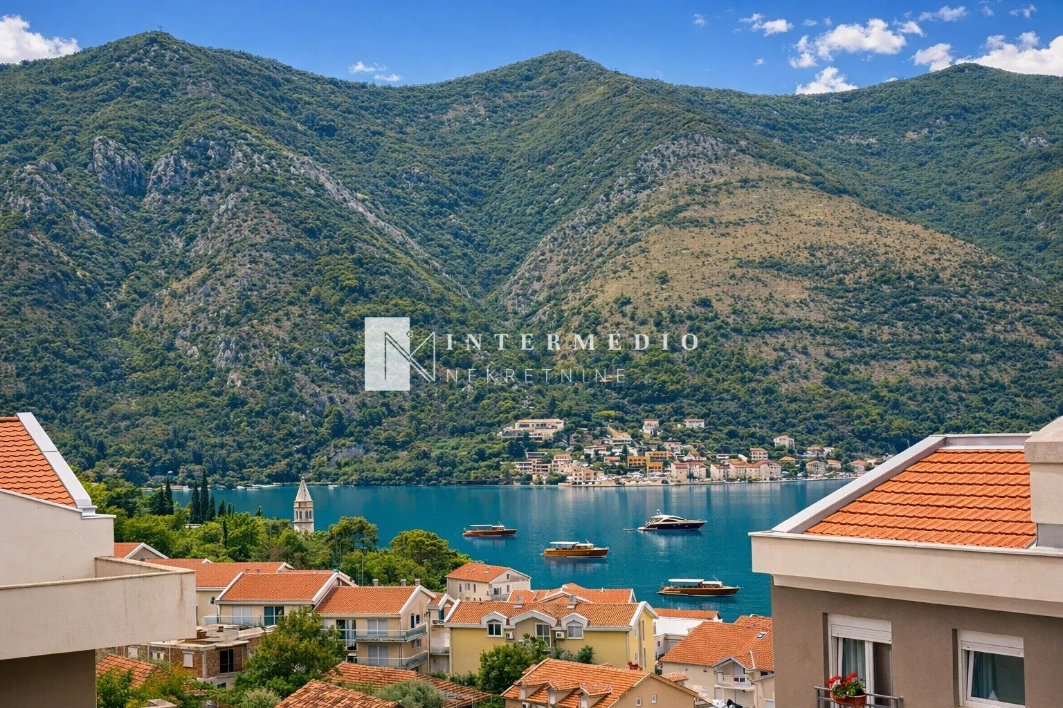 Prodaja, dvosoban stan, 62m², Dobrota, Kotor