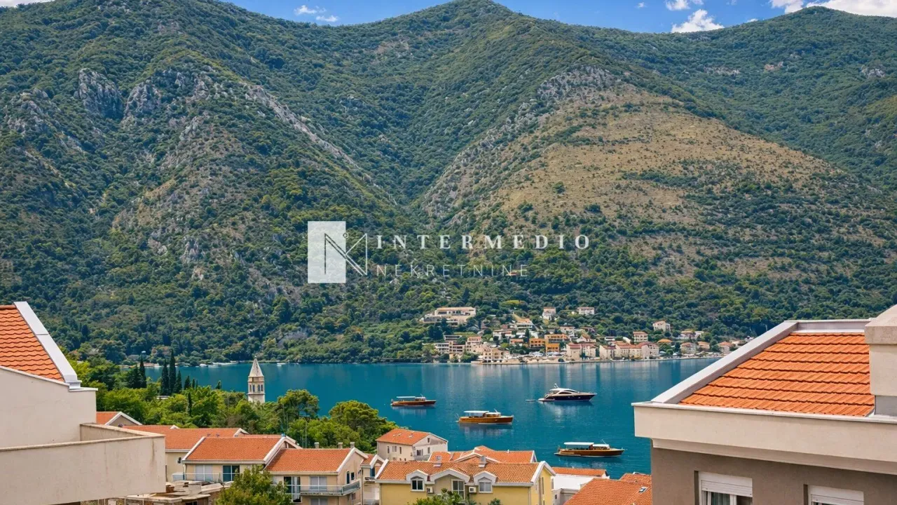 Sale, two bedroom apartment, 62m², Dobrota, Kotor
