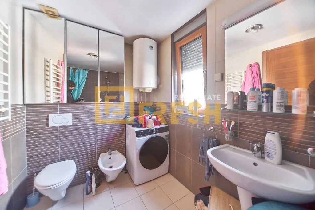 Prodaja, trosoban stan, 120m², Tološi, Podgorica