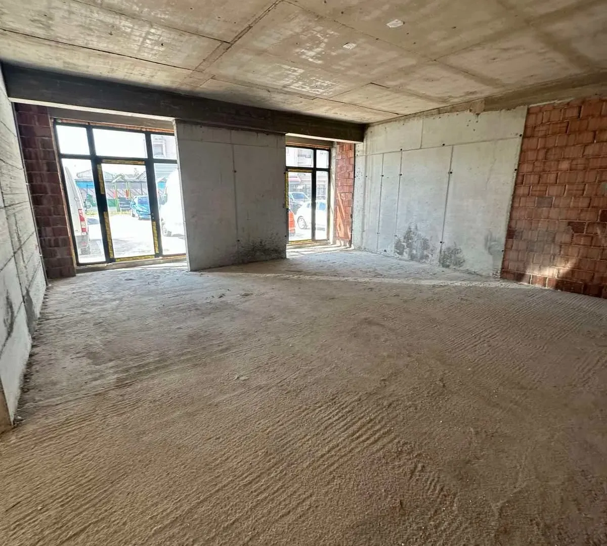 Izdavanje, poslovni prostor, 200m², Stari Aerodrom, Podgorica