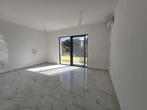 Prodaja, jednosoban stan, 39m², Tivat, Crna Gora - image 6