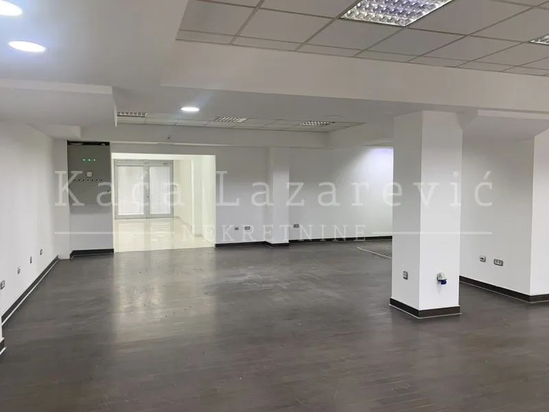 Rent, office space, 170m², Karaburma, Palilula Sve Podlokacije