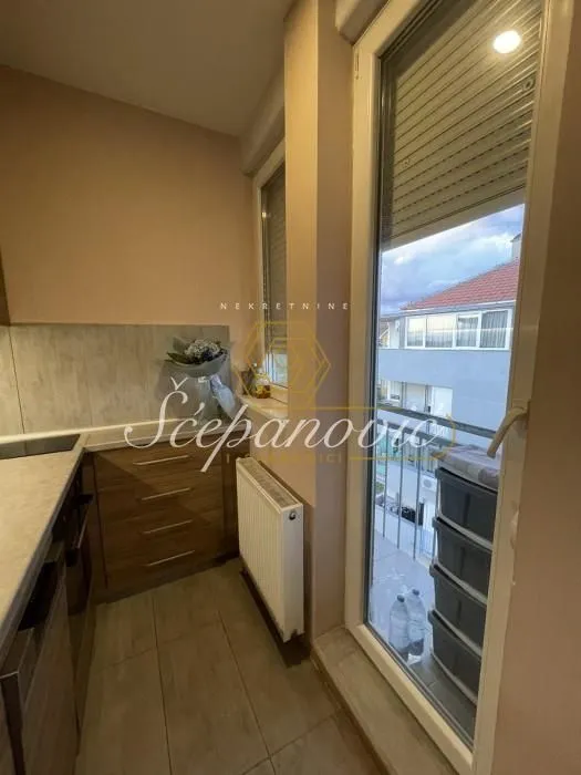 Prodaja, trosoban stan, 65m², Novo naselje, Novi Sad