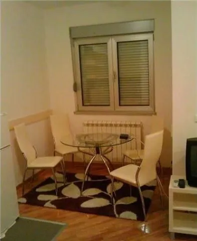 Izdavanje, jednosoban stan, 33m², Kalenić Pijaca, Vračar Sve Podlokacije