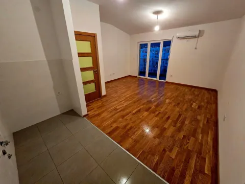 Prodaja, dvosoban stan, 72m², Stari Aerodrom, Podgorica - image 7