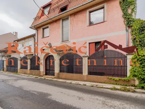 Kuća in Zvezdara Sve Podlokacije