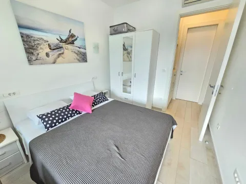 Rent, one bedroom apartment, 57m², Budva, Crna Gora - image 14