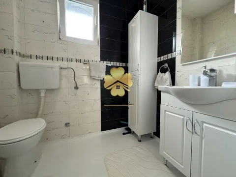 Izdavanje, kuća, 250m², Tološi, Podgorica - image 6