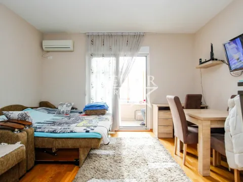 Izdavanje, garsonjera, 30m², City Kvart, Podgorica - image 1
