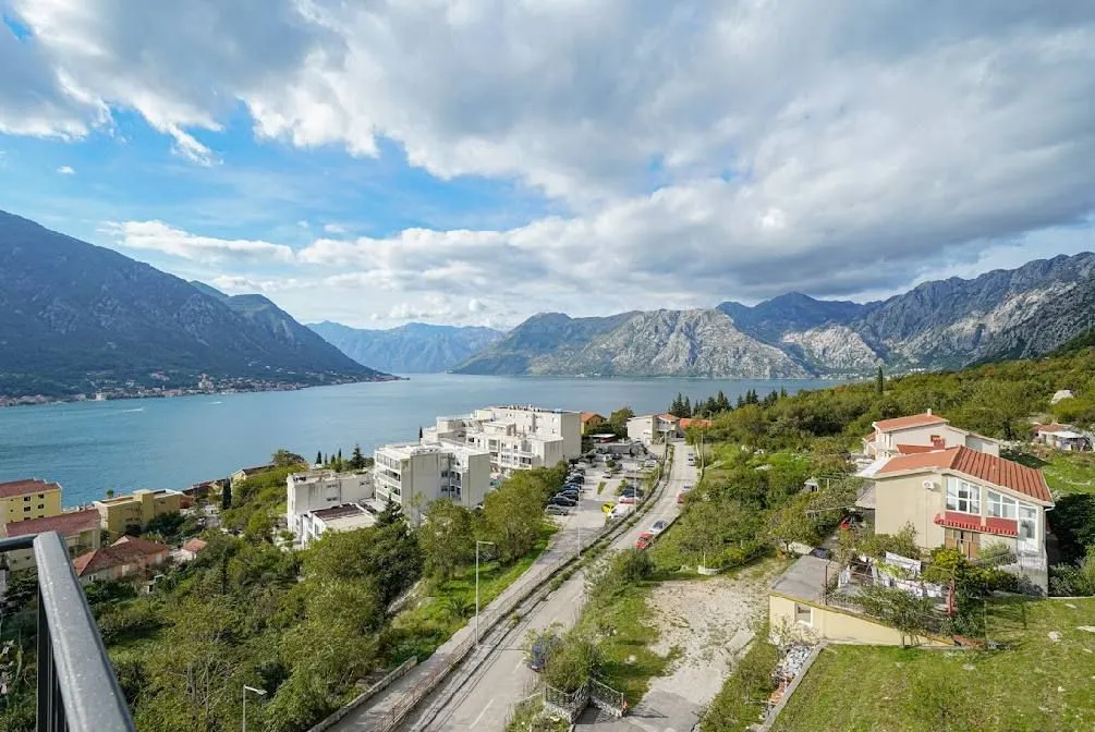 Prodaja, trosoban stan, 158m², Dobrota, Kotor