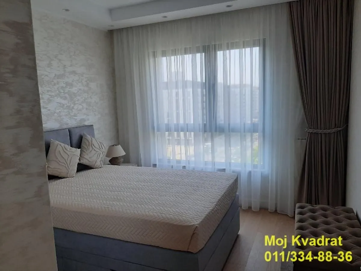Izdavanje, četvorosoban stan, 121m², Savski Venac, Beograd