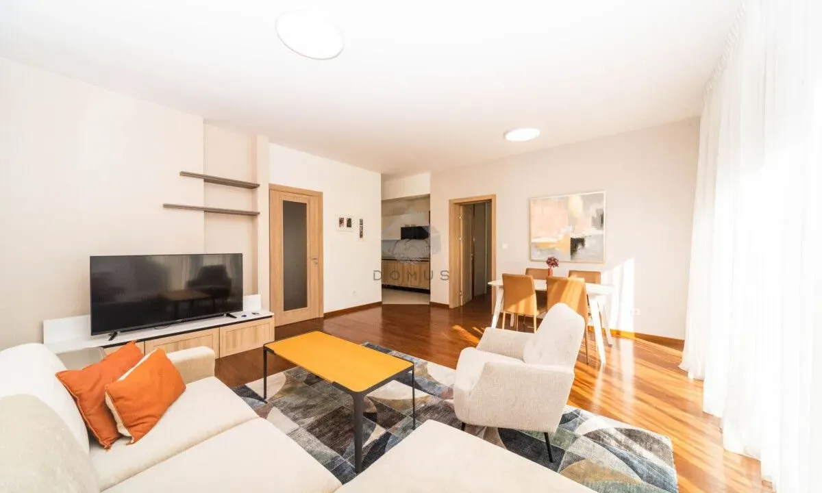 Izdavanje, četvorosoban stan, 127m², Master Kvart, Podgorica