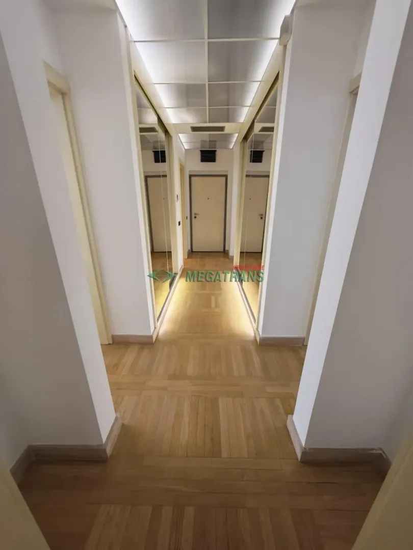 Izdavanje, trosoban stan, 148m², Savski Venac, Beograd