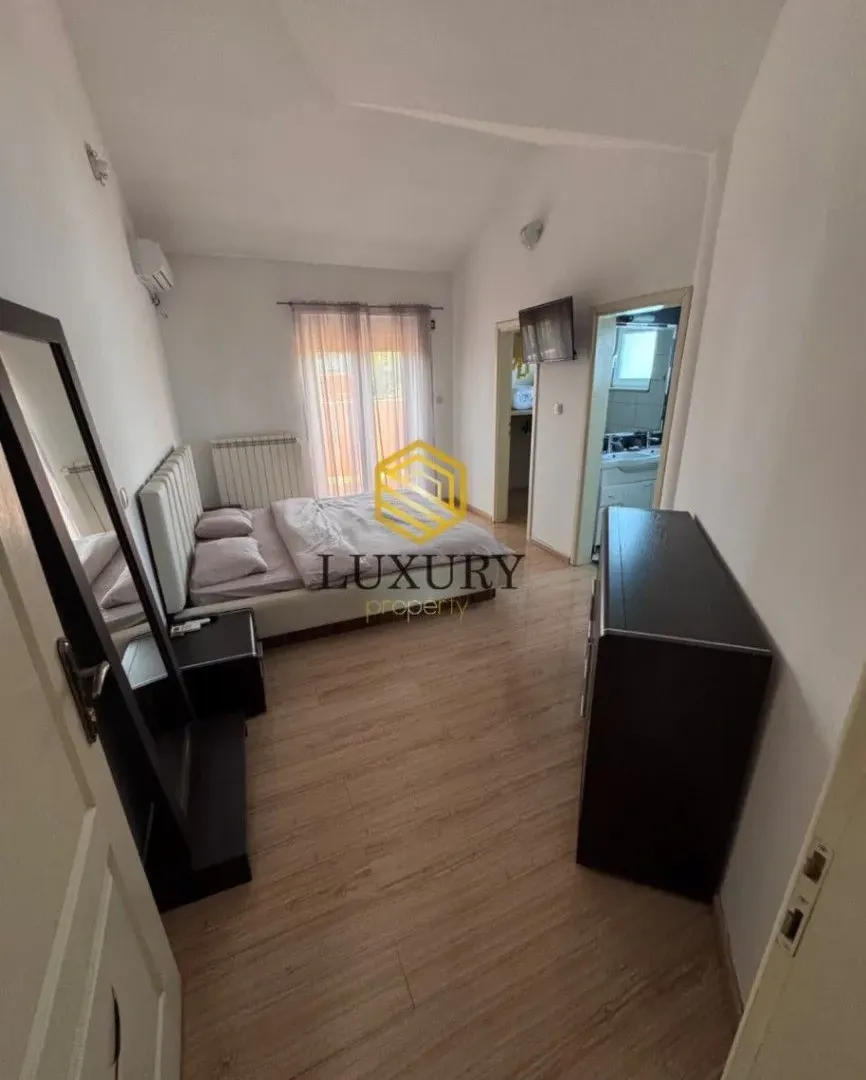 Rent, house, 330m², Golubovci, Podgorica