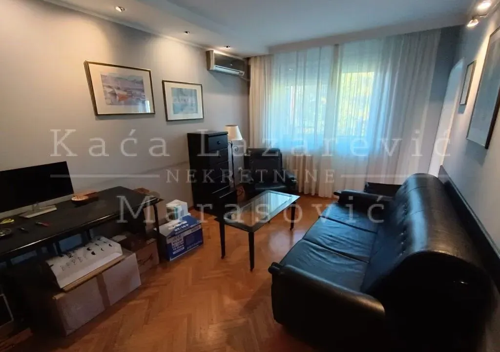 Izdavanje, dvosoban stan, 52m², Šumice, Beograd