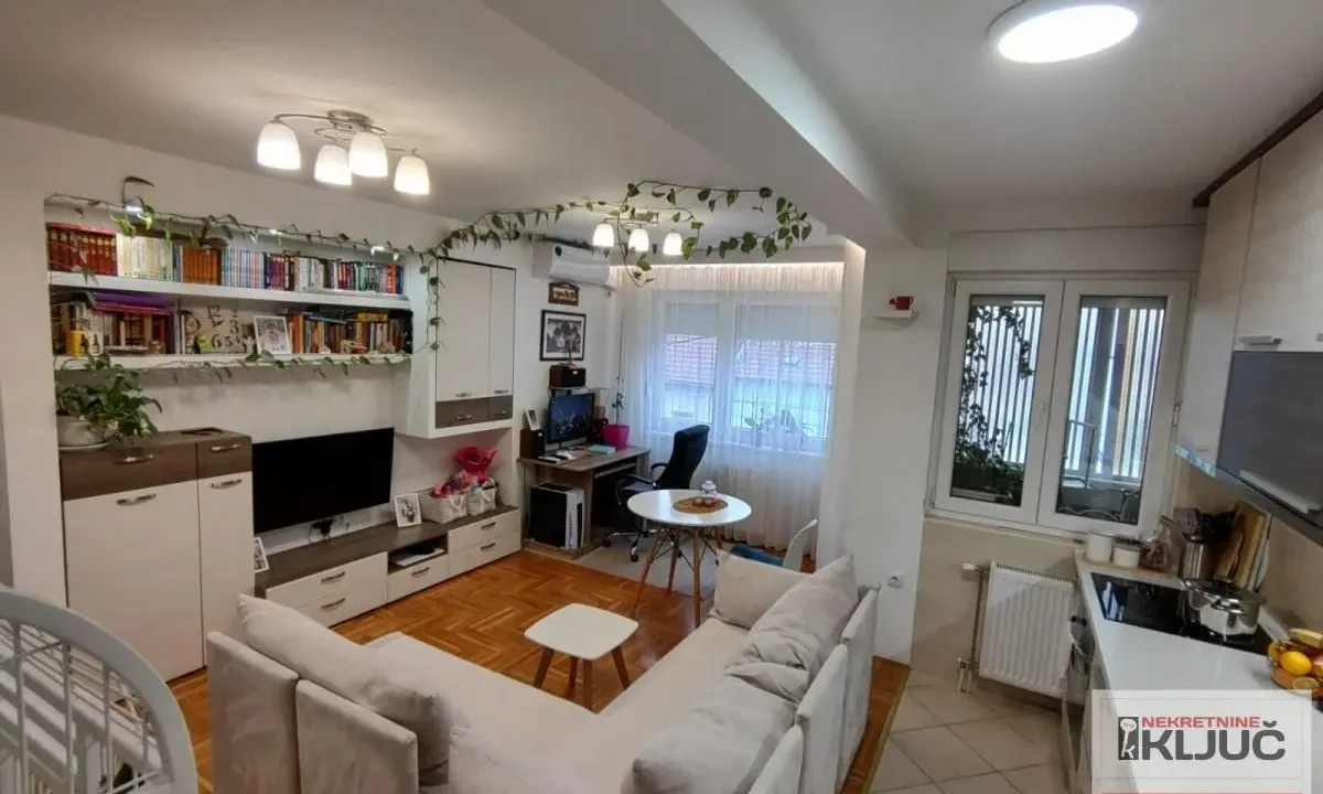 Prodaja, dvosoban stan, 42m², Grbavica, Novi Sad Sve Podlokacije