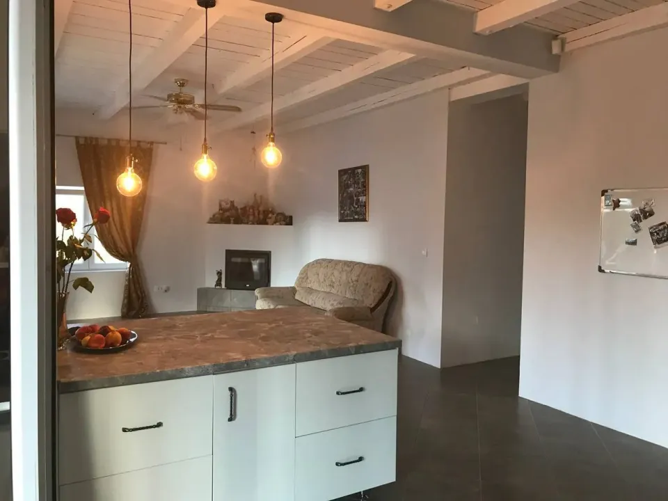 Izdavanje, kuća, 120m², Tivat, Crna Gora