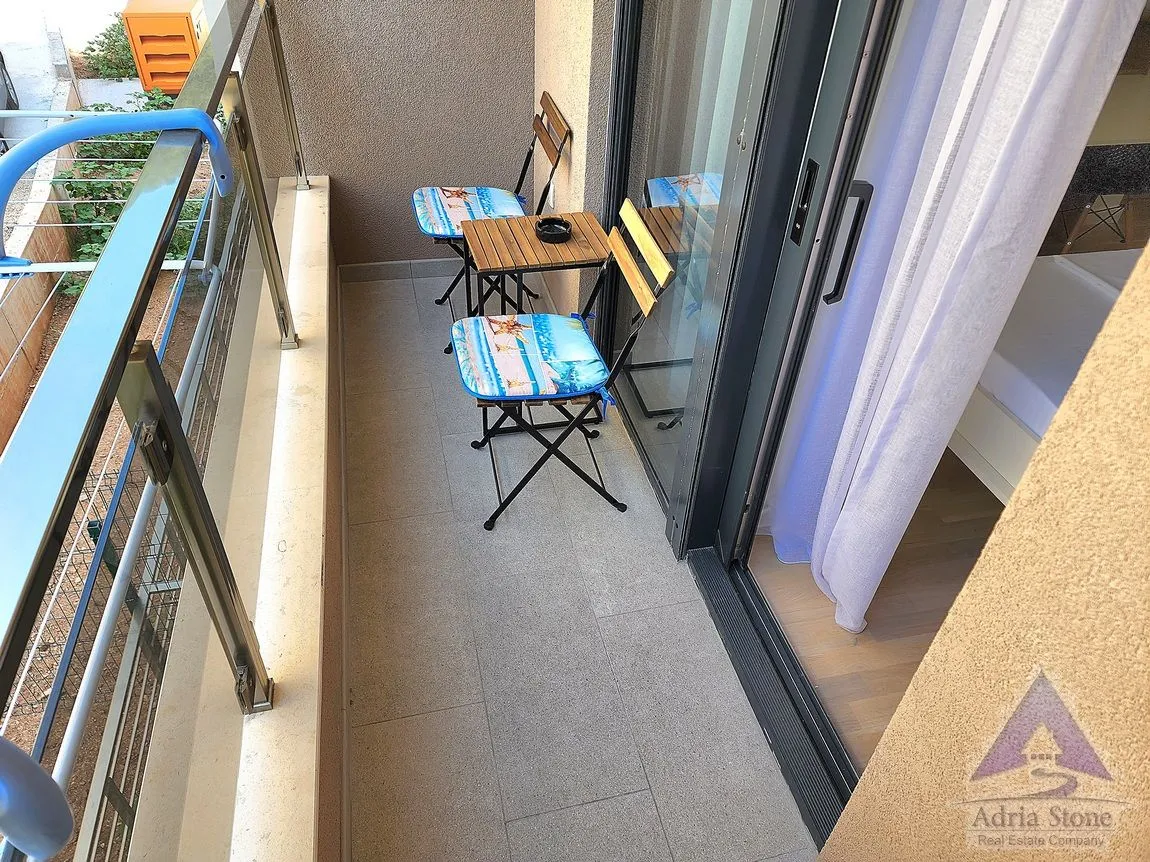 Izdavanje, stan, 25m², Podkošljun, Budva