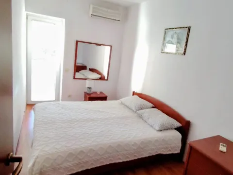 Izdavanje, dvosoban stan, 80m², Adok, Budva - image 9