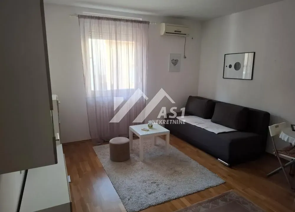 Izdavanje, stan, 27m², Grbavica, Novi Sad Sve Podlokacije