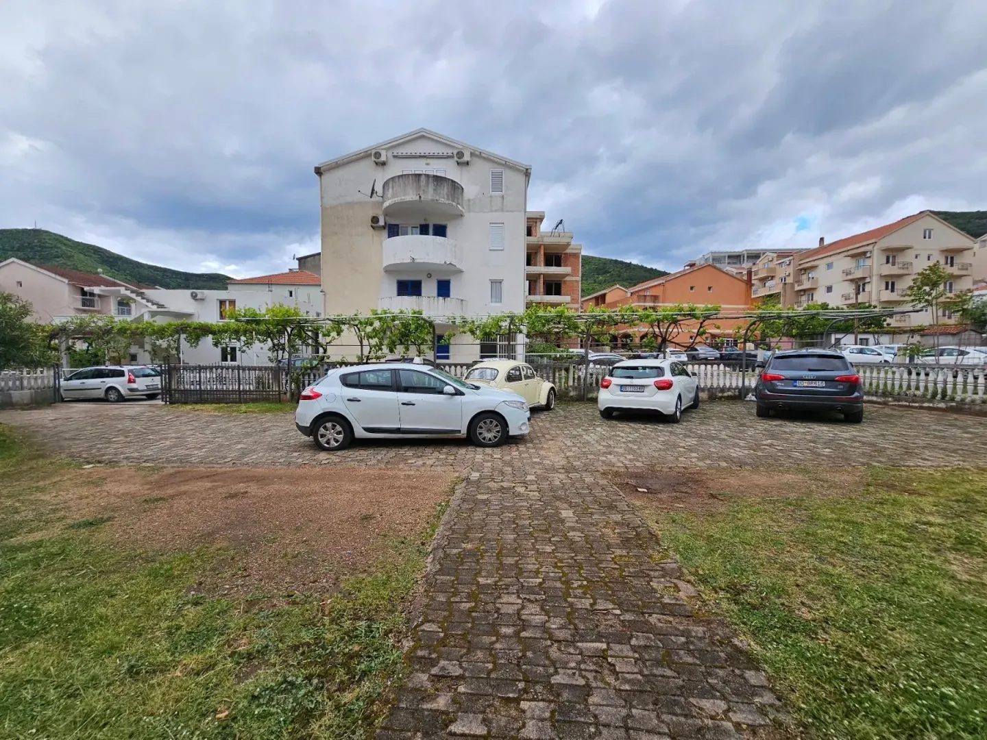 Izdavanje, dvosoban stan, 57m², Budva, Crna Gora