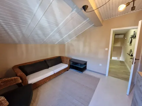 Izdavanje, trosoban stan, 105m², Tivat, Crna Gora - image 14