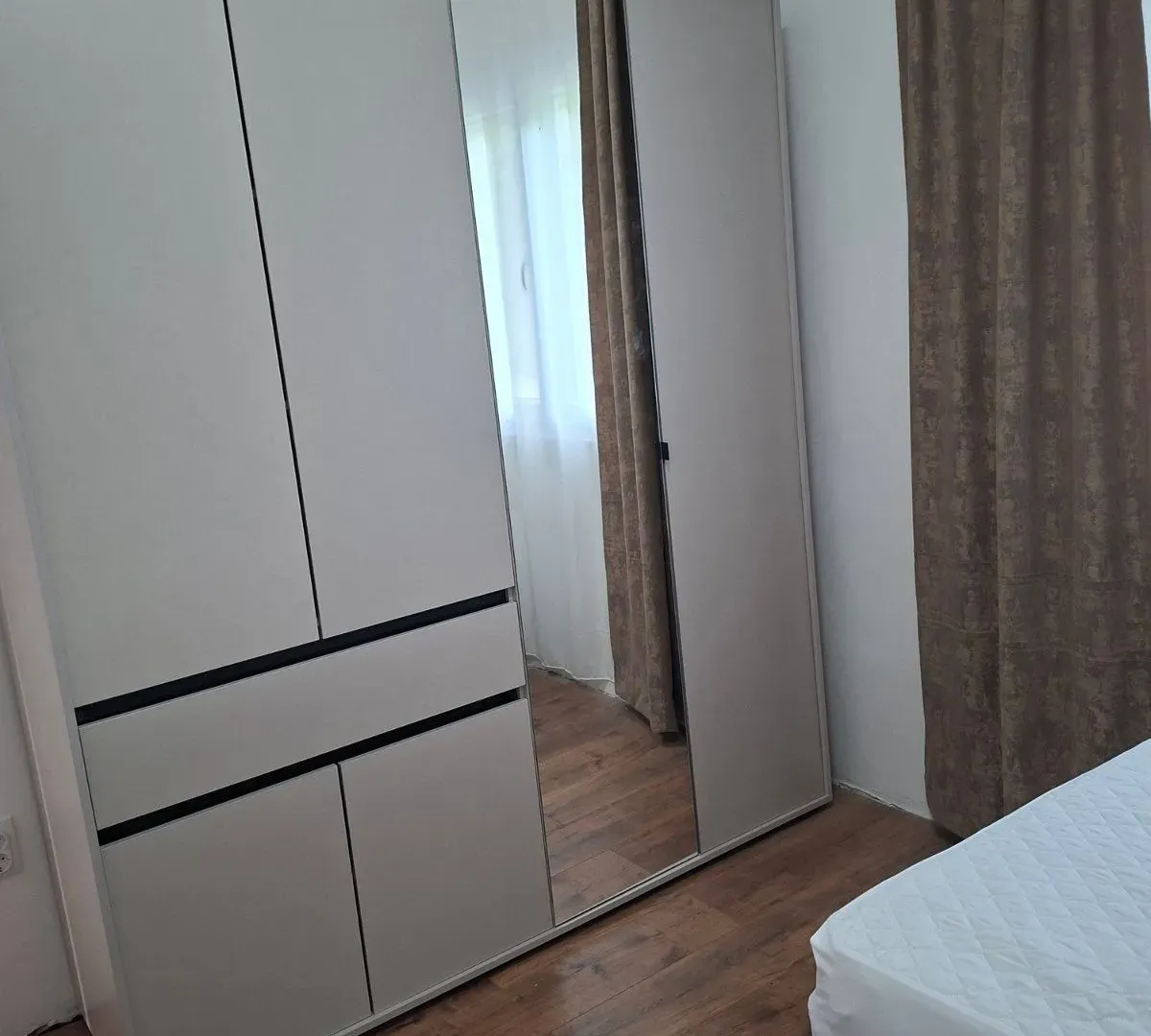 Izdavanje, dvosoban stan, 75m², Škaljari, Kotor