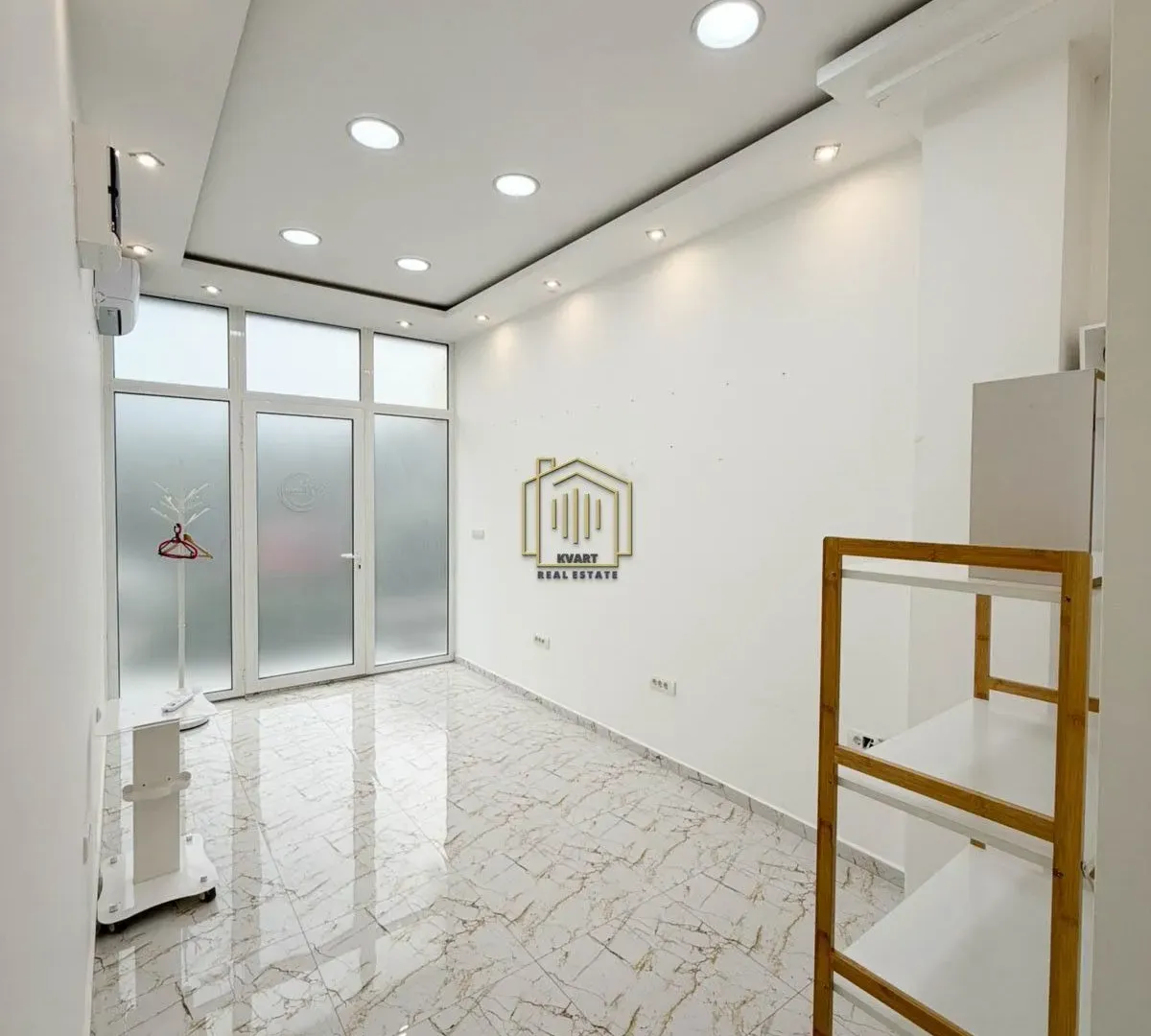 Izdavanje, poslovni prostor, 18m², Podgorica, Crna Gora