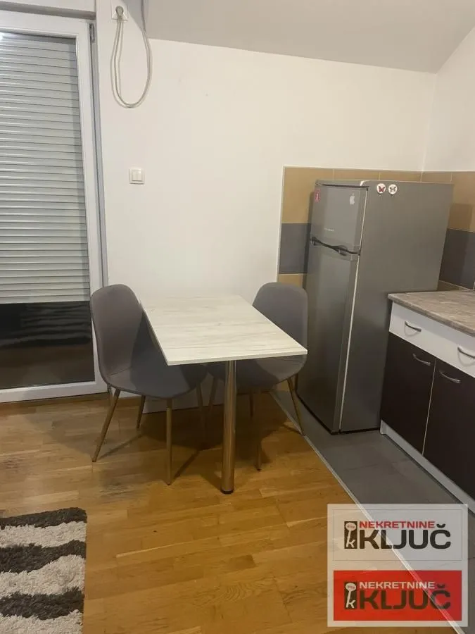 Izdavanje, garsonjera, 27m², Bulevar Oslobodjenja, Novi Sad Sve Podlokacije