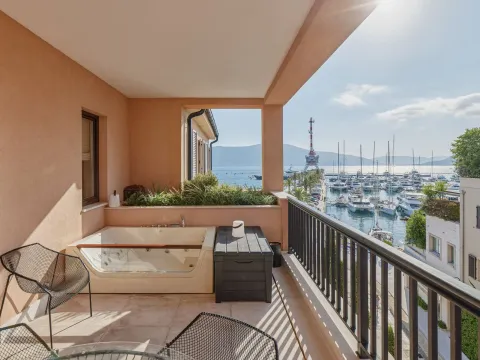 Prodaja, četvorosoban stan, 380m², Porto Montenegro, Tivat - image 18