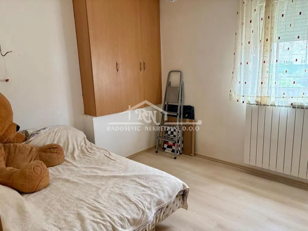 Prodaja, četvorosoban stan, 89m², Petlovo Brdo, Beograd