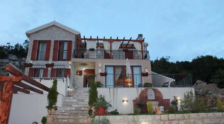 Prodaja, kuća, 220m², Krimovica, Kotor